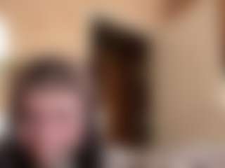 Live cam show with PhoebeRandzin - Eating Pussy on Soda Cam