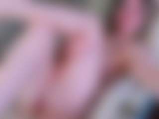 Live cam show with DaryanaGray - BBW White on StripNow
