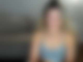 Jennifer MILF webcam performer live streaming