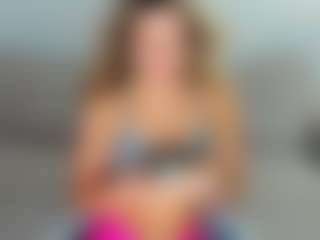 Live cam show with Jennifer - Public Mature on AdultVida.com