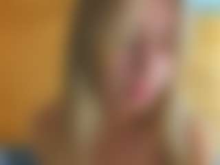 Live cam show with lunacaams - Fingers on AdultVida.com