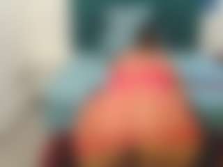 Live cam show with LolaTwerksXX - Ebony on Chatstar