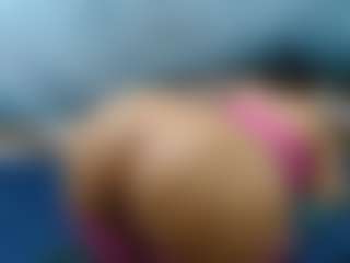 Live cam show with LolaTwerksXX - Ebony on Latina Girls