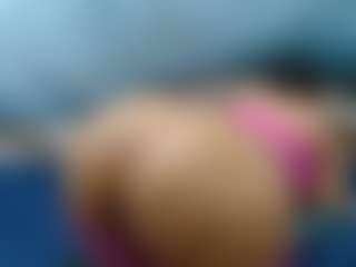 Live cam show with LolaTwerksXX - Ebony on CamwithHer