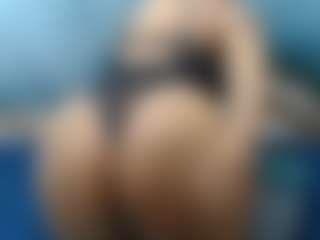 Live cam show with LolaTwerksXX - Body Massage on wildcum.com