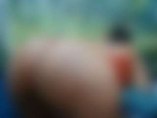 Live cam show with LolaTwerksXX - Spank Ebony on Camming Site