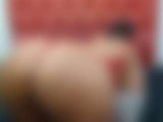 Live cam show with LolaTwerksXX - Ebony on CamClone