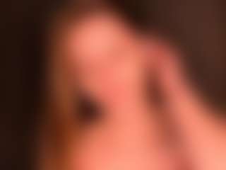 Live cam show with Elisabet - Teen (18+) on 1on1-livenow