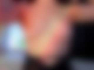 Live cam show with StacyWatts - Green Eyes on friskycurves.com