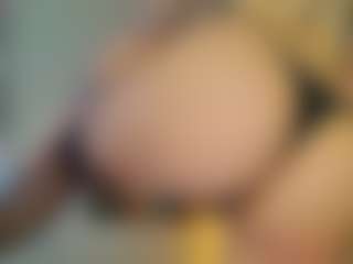 Live cam show with AnikaAA - Camel Toe on Soda Cam