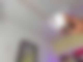 Live cam show with Briana-kimm - Black Petite on SmokeAndPoke