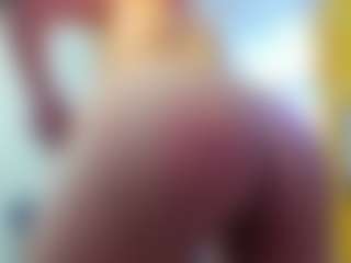 Live cam show with Briana-kimm - Shaved Pussy on Camsoda