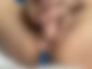 Live cam show with DonnaDeep - Brown Hair Petite on Camsoda
