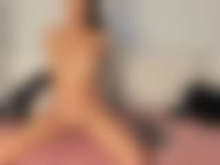 Live cam show with Stefany Lure - Striptease on sexytreat.net
