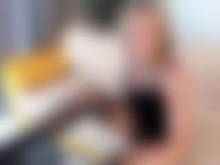 Live cam show with agathaGoddess - Flirt MILF on dropp.cam