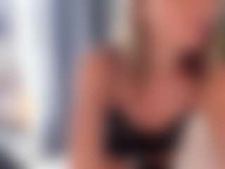 Live cam show with agathaGoddess - Petite on TeamSkeetLive