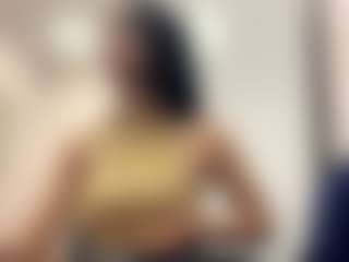 Live cam show with Emila - Skinny on Milfs Live