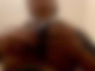 Show di cam dal vivo con Emila - Facial su Camsoda
