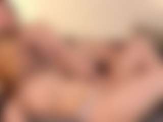 Live cam show with CherrieGadberry - Eating Pussy on AdultVida.com