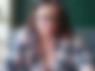 sensualParis MILF webcam performer live streaming