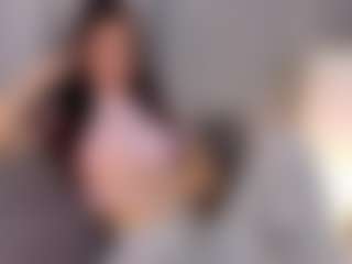 Live cam show with Aisha - Normal on AdultVida.com