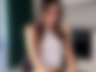 Live cam show with Aisha - Average on SmokeAndPoke