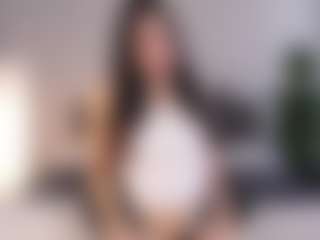 Live cam show with Aisha - Average on livesuperchat.net