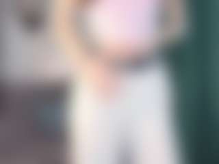 Live cam show with Aisha - Average on livesuperchat.net