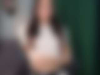 Live cam show with Aisha - Green Eyes on Gym Cam Girls