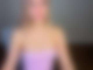 Live cam show with Angelinaa - Camel Toe on chickslive.net