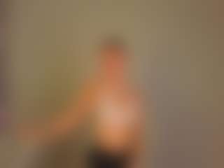 Live cam show with Angelinaa - Lesbian on AdultVida.com