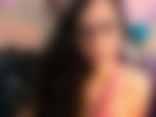 Live cam show with naih-reyes - Brown Hair MILF on livesuperchat.net