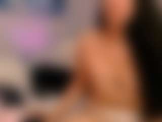 naih-reyes MILF webcam performer live streaming