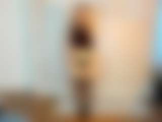 Live cam show with Nelie-Evans - Public on Uber Horny