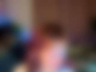 Live cam show with Ricki-Bloom - Shaved on Livezox