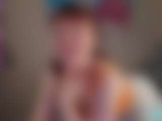 Live cam show with Ricki-Bloom - Curvy Teen (18+) on livesuperchat.net
