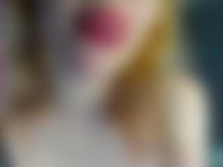 Live cam show with Ricki-Bloom - Tease on SinfulBabes