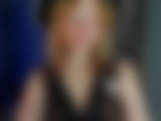 Live cam show with Ricki-Bloom - Camel Toe on eurowanks.com