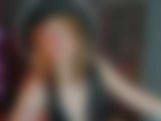 Live cam show with Ricki-Bloom - Smoking on dropp.cam