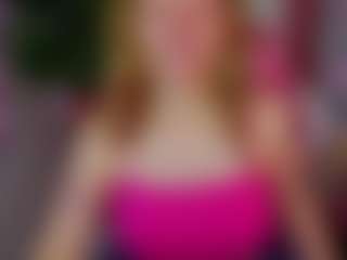 Live cam show with Ricki-Bloom - Shaved Pussy on Camsoda
