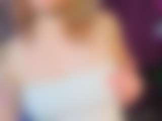 Live cam show with Ricki-Bloom - Flashing on Livezox