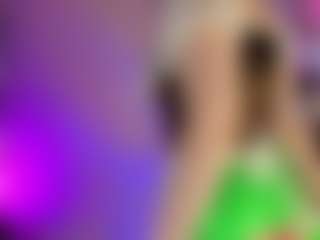Live cam show with Ricki-Bloom - Smoking on sexytreat.net