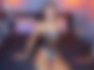 Live cam show with Amelia - Mature on live18s.com