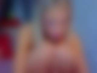 Live cam show with Amelia - Public Mature on thefappeningchat.com
