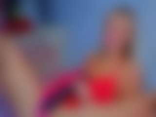Live cam show with Amelia - Public Mature on camgirlchat.live