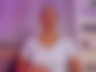 Live cam show with Andreaa-Clark - Swallow on 1on1-livenow