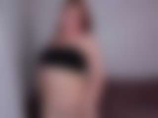 Live cam show with Lisa - Spanks on TeamSkeetLive