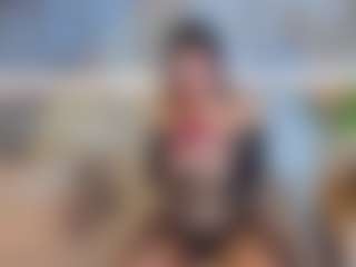 Live cam show with Sienna-Bellucci - Oil on Camsoda
