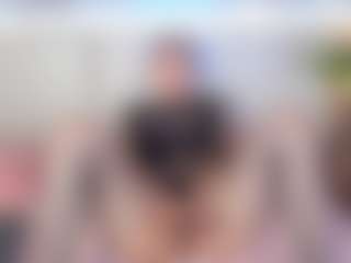 Live cam show with Sienna-Bellucci - Bikini on SmokeAndPoke