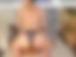 Live cam show with Sienna-Bellucci - Shaved Pussy on Uber Horny